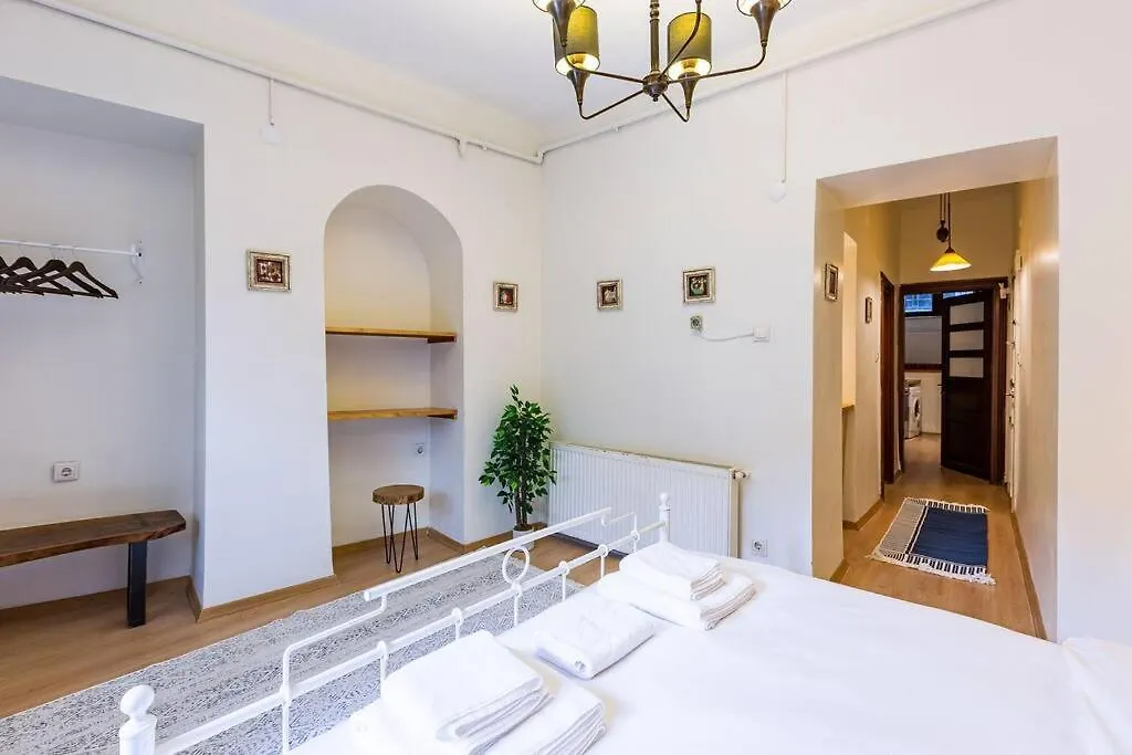 1Br Central Flat 5 Min Walk To Istiklal In Beyoglu Стамбул Турция