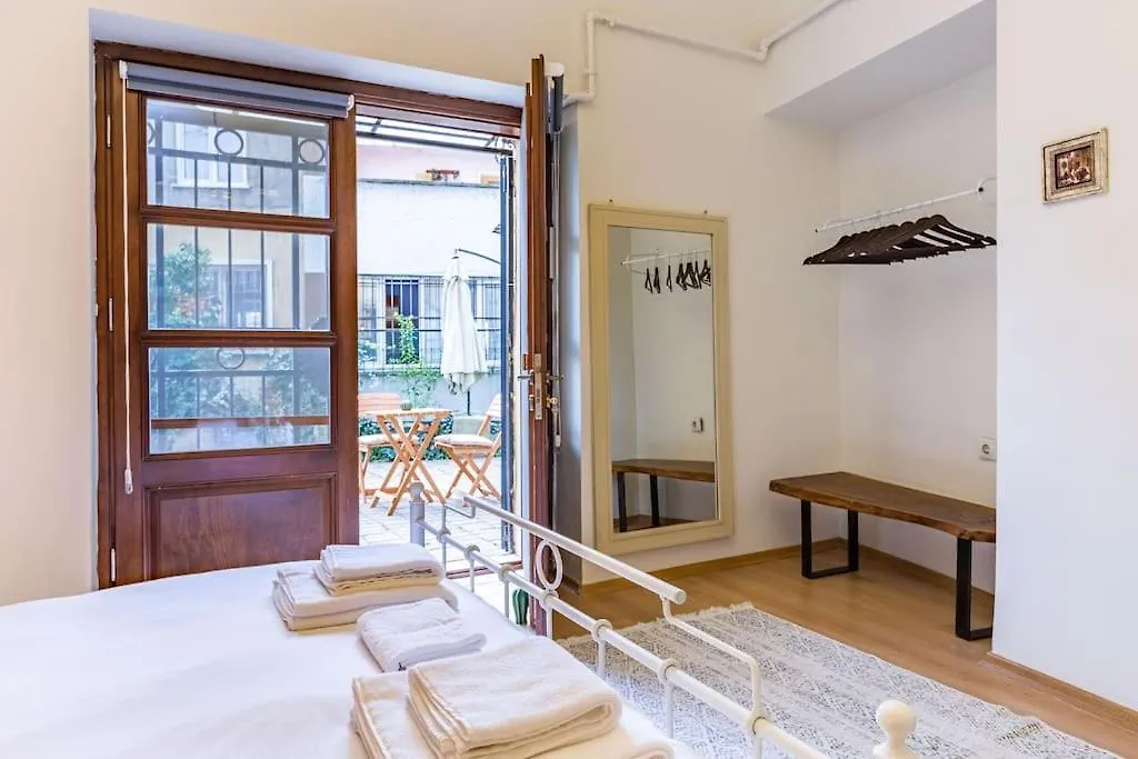 1Br Central Flat 5 Min Walk To Istiklal In Beyoglu Istanbul